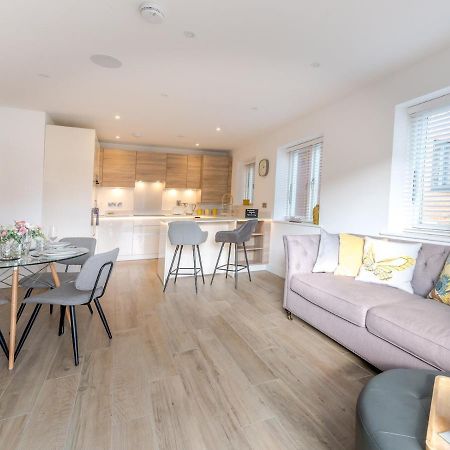 Pass The Keys Contemporary Apartment With Secure Parking Shrewsbury Extérieur photo