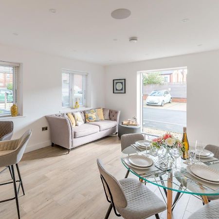Pass The Keys Contemporary Apartment With Secure Parking Shrewsbury Extérieur photo