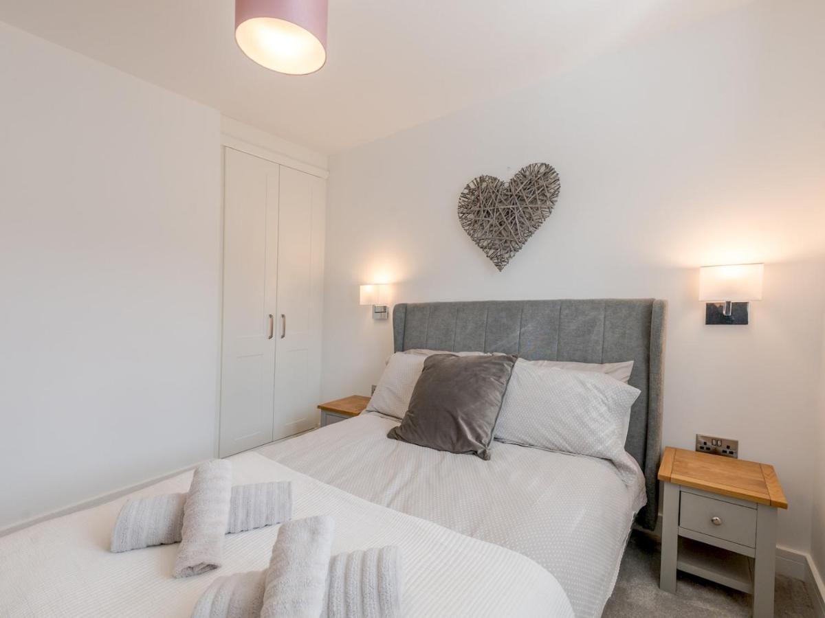 Pass The Keys Contemporary Apartment With Secure Parking Shrewsbury Extérieur photo