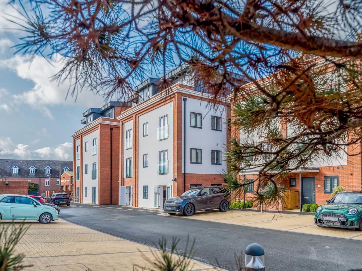 Pass The Keys Contemporary Apartment With Secure Parking Shrewsbury Extérieur photo